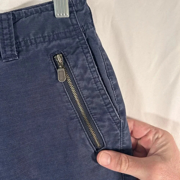 Eddie Bauer Hiking Pants Women's 4 Blue Zip Pockets Cargo Capri 100% Cotton - Picture 5 of 9